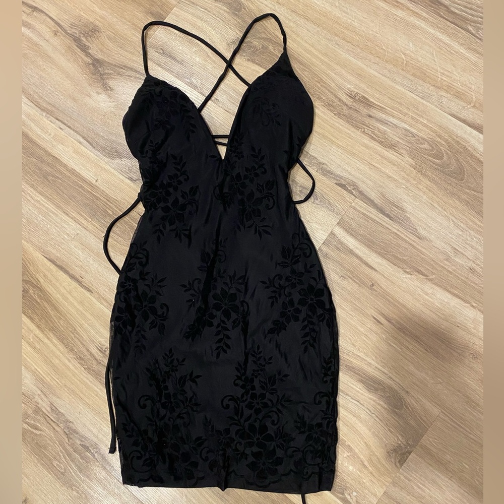 Windsor V Front Tie Back embroidered Mini dress